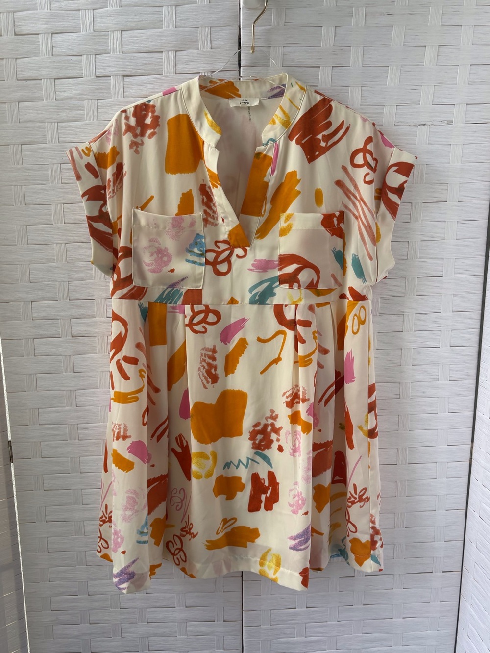 Entro Size Medium Abstract Print Babydoll Short Cuff Sleeve Dress Notched Neck‎